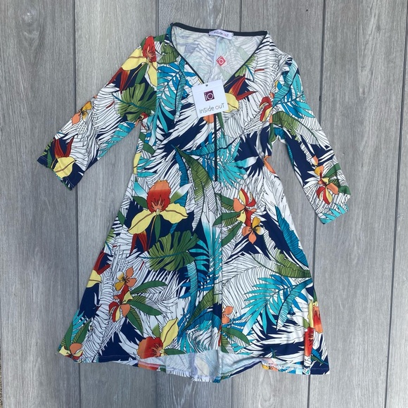 Dresses & Skirts - NWT Floral Dress Mini
